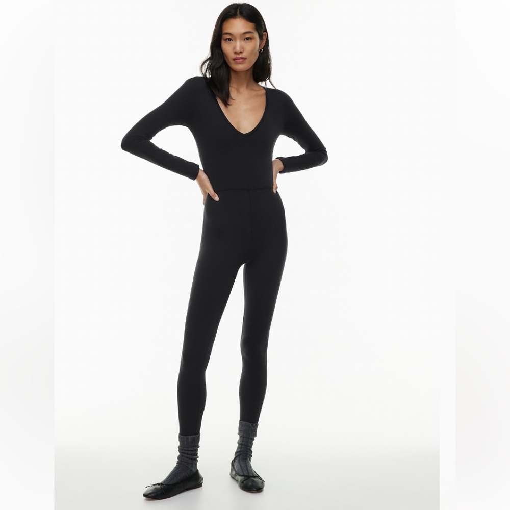 Aritzia Wilfred Free V-Neck Jumpsuit